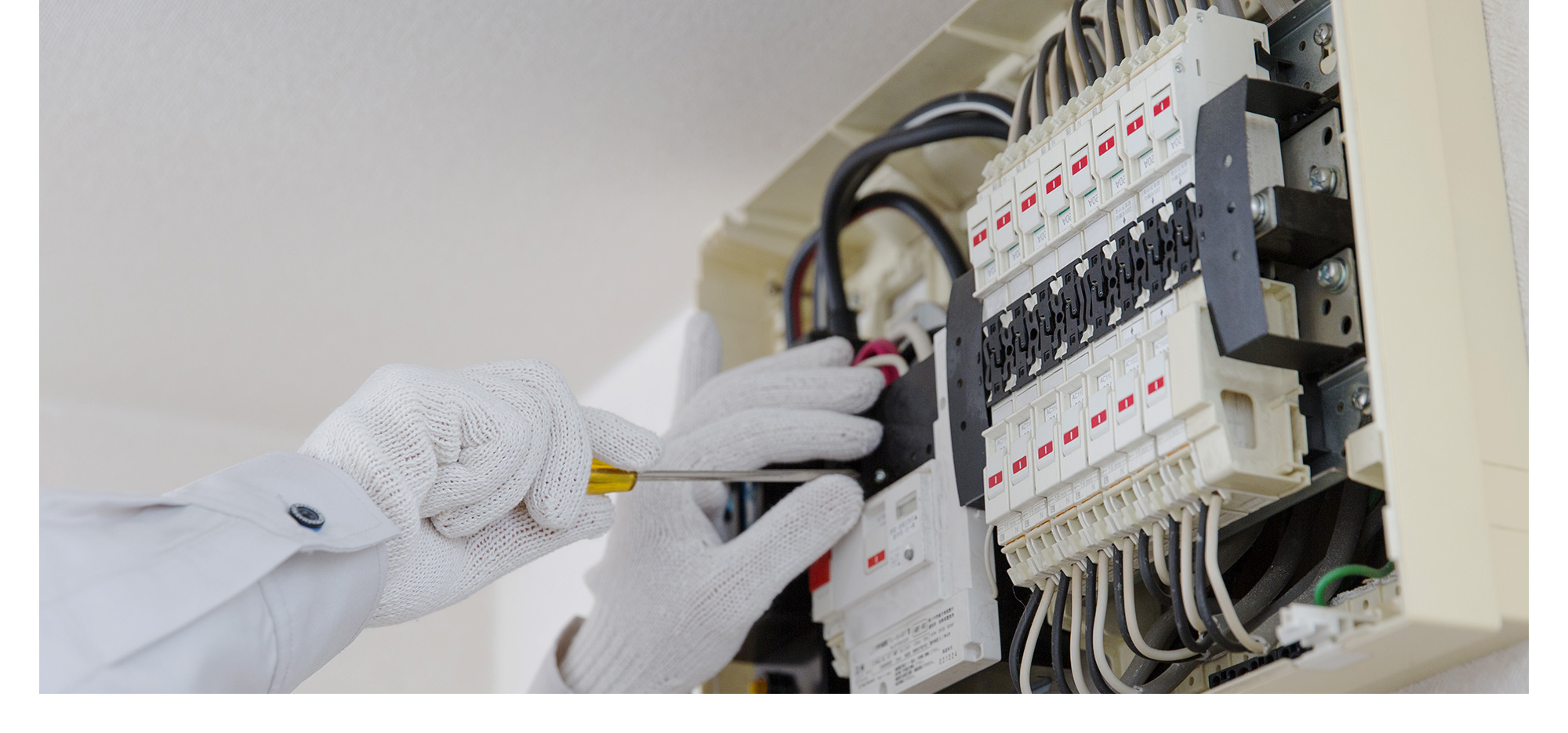 工程を守り、品質を守る 一棟一棟に、信頼の電気工事を 住宅を支える電気のプロになろう